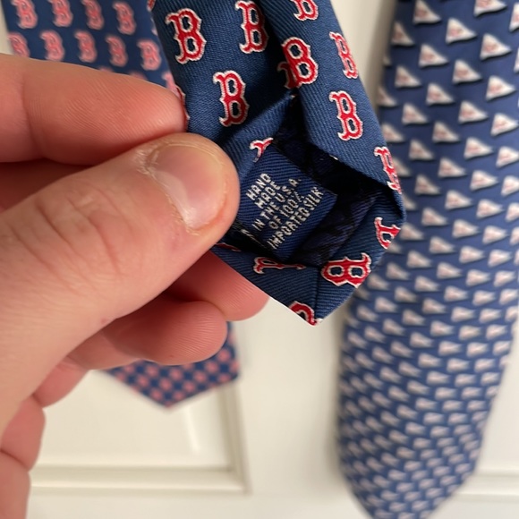 Vineyard Vines Ties - Picture 4 of 7